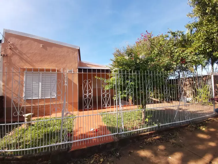 CASA  3 DORMITORIOS EN ALQUILER